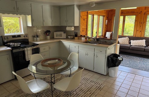 Charlestown House | An adorable 2 bedroom, one bathroom house steps from Salt Pond/Minutes to Beach