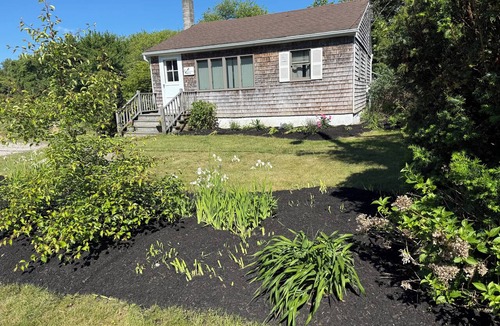 Charlestown House | An adorable 2 bedroom, one bathroom house steps from Salt Pond/Minutes to Beach