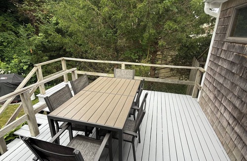 Charlestown House | An adorable 2 bedroom, one bathroom house steps from Salt Pond/Minutes to Beach