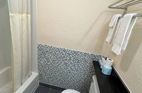 Rochester Hotel | Anchorage Inn of Rochester