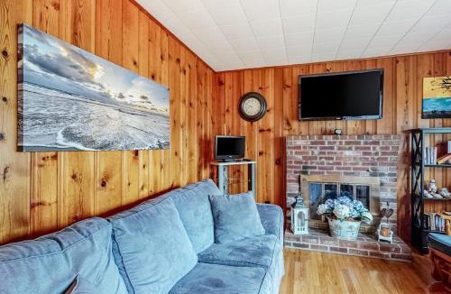 Bass River House | Anchors Await