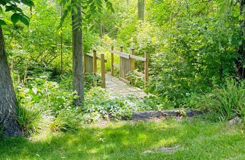 Lake Erie Beach Apartment | ANGOLA BEACH APARTMENT 2 Bedrooms- Grandview Bay