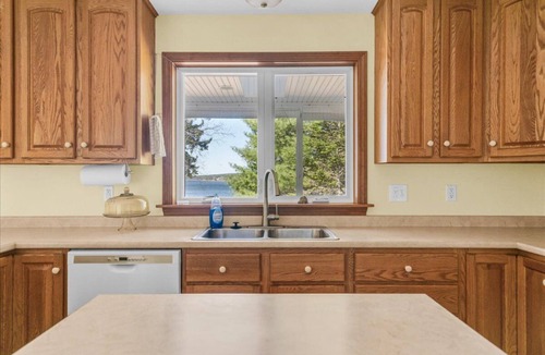 Surry House | Anne's Oceanfront House - Acadia National Park Region 5 Bedroom 7 beds 3.5 Baths