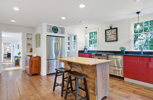 South Woodstock House | Antique Farmhouse, Walk to South Woodstock Village