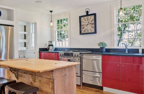 South Woodstock House | Antique Farmhouse, Walk to South Woodstock Village