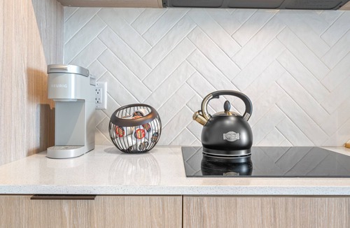 The Queensway Condo | Apartment in the Heart of Etobicoke Close to Transit, an Urban Oasis!