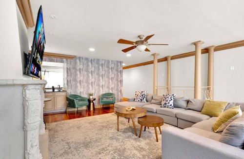 Southwark House | Apartmint - Grand Queen Village Retreat in Philladelphia