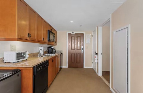 Vernon Condo | Appalachian Hotel: LARGE 1 BEDROOM @ Mountain Creek, Pool, hot tub, ski, retreat