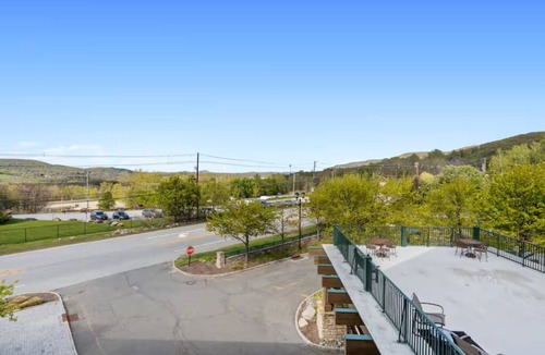 Vernon Condo | Appalachian Hotel: LARGE 1 BEDROOM @ Mountain Creek, Pool, hot tub, ski, retreat