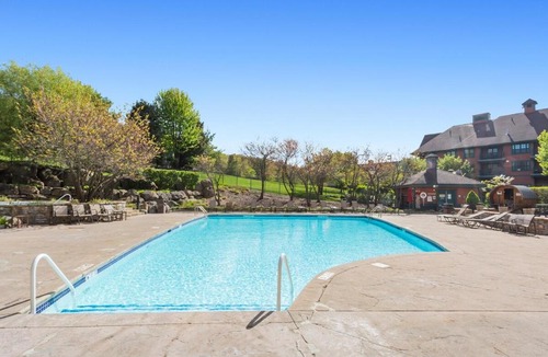 Vernon Apartment | Appalachian Hotel, LARGE 1BR at Mountain Creek resort