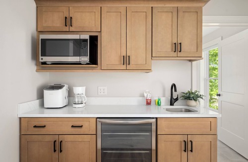 Rome Apartment | Apple Blossom Suite