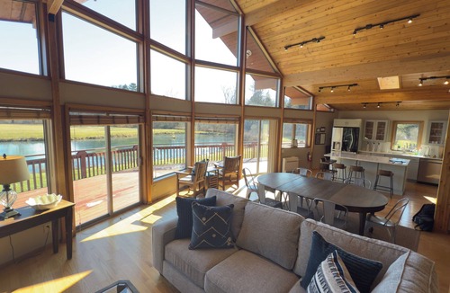 Cooperstown House | APPLE TREE POND | 13 Acres Near Dreams Park | Sleeps 10