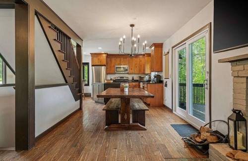 Stratton Mountain House | Après Lodge: 5BR 7 mins from Stratton with hot tub, sauna, fire pit, views