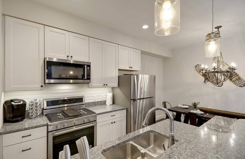Stowe Area Condo | Apres Chalet: 3 br, walkable to Village, a/c, gas stove, balcony