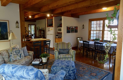 Aquinnah House | Aquinnah Skye Ln:Private Custom Post & Beam,Walk to Beach,Water View,Central A/C