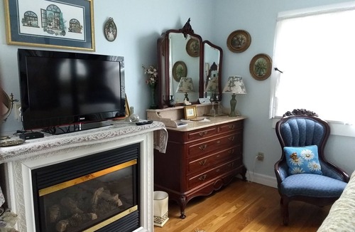Top of the Hill Bed & Breakfast | Armistead Cottage B&B