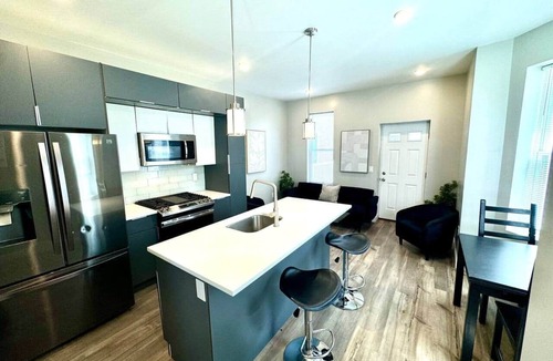 Fairmount Apartment | Art museum two bedroom & deck, best location.