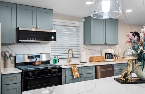 Detroit - Shoreway House | Arts District - Walk to Restaurants, Bars-Sleeps 8