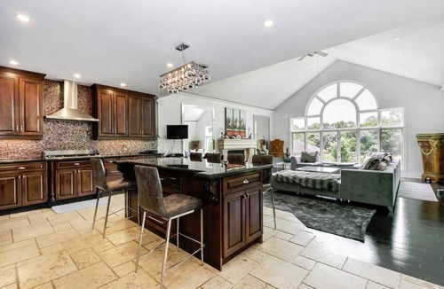Ashburn House | Assets Event Venue Modern interior with elegant Décor.