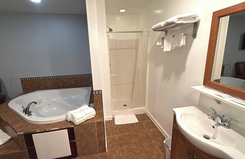 Howell Hotel | At 9 Motel Near Freehold I-195