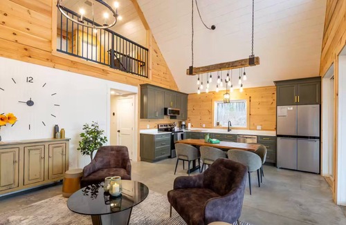 Restoule Cottage | Athena Luxury Lakefront Cottage w/Hot Tub & Sauna