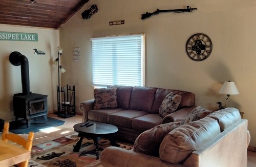 Center Ossipee Cottage | Attention Skiers & Snowboarders! Cozy Getaway w/Wood Burning Stove WIFI Netflix