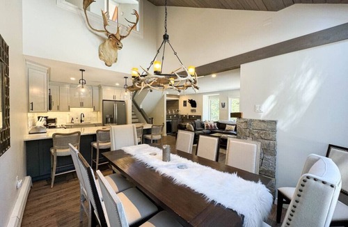 Bartlett Villa | Attitash Heights | Ski in/out Getaway with Pool