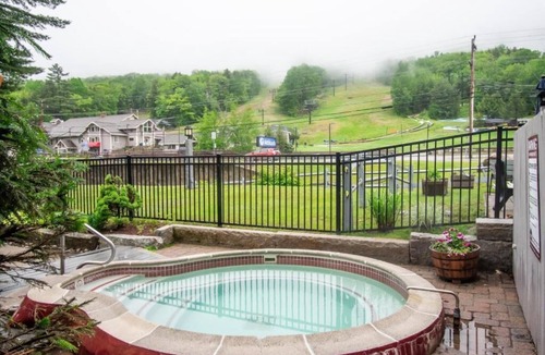 Bartlett Condo | Attitash Mountain Resort Condo- 3 Floors, Sleeps 12- Story Land, Ski, Shop, Golf