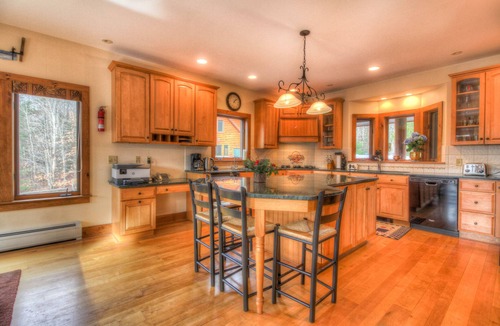 Wilmington House | August available! 7000 Sq.ft. Luxury Log Estate 10BR, Game House, Swimming pool!