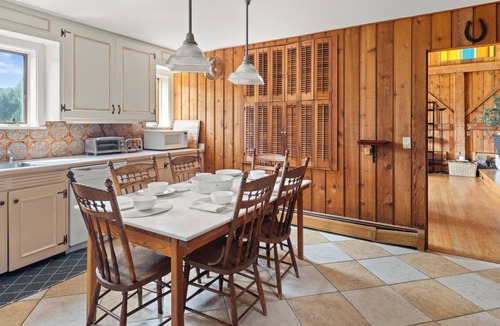 Moscow House | Authentic Stowe Retreat; Cathedral Great Room, Pond, Views; 5 min to Trapp