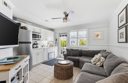 Avalon Condo | Avalon condo with pool, beach block. Pack your own linens and towels