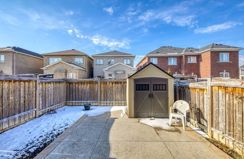 Brampton House | AVID Vacation Palace in Castlemore,Brampton