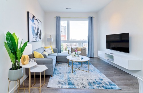 The Hill Apartment | Award-Winning Apt w/ Parking & Gym | Downtown at Yale