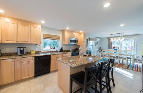West Chatham House | Away from it all, secluded getaway 1 mile from beach , 5 minutes to Town Center