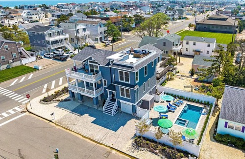 Surf City House | Awesome 5 bed, 5 bath, heated pool - short walk to the beach!