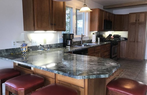 Bristol House | Awesome 5-bedroom house on Pike's Point