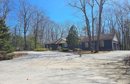 Ellsworth House | Awesome 6-bedroom house in quaint Ellsworth perfect for families