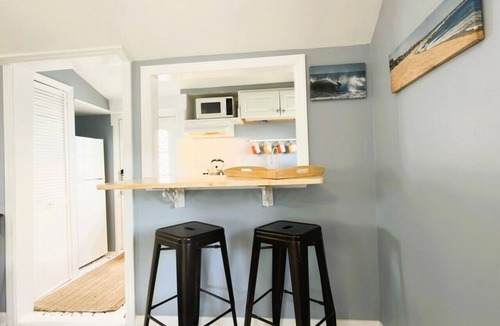Salisbury Beach House | Baby Love Shack: walk to Beach, Eateries, Dancing, Arcades, Shows