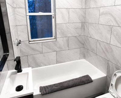 New Haven House | Bachi - Private Room 2 with Parking, Desk & Fast WiFi near Yale, Quinnipiac, SCSU & Hospitals