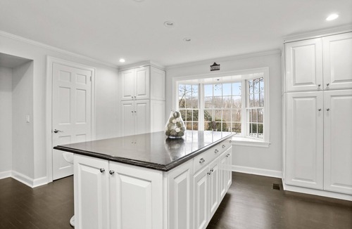 Greenwich House | Back Country Estate w/Pool, Sleeps 8 - Fully loaded, Pet Friendly Greenwich CT