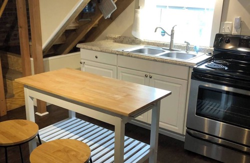 Morgantown Cottage | Bakers Ridge Loft - Near WVU Evansdale Campus, hospitals, stadium, & coliseum