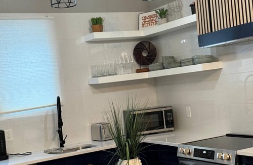 Baldwin Apartment | Baldwin's Bijou Studio Apartment w/a/c, queen bed