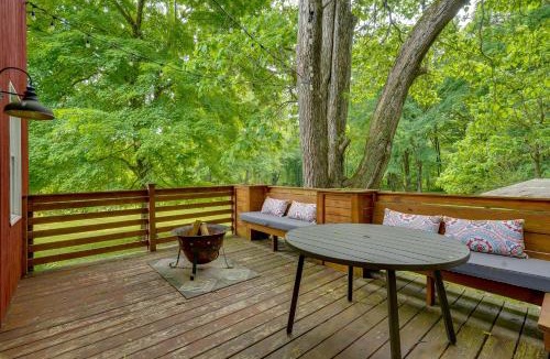 Southbury House | Barn House w/Private Pond & Dock in Southbury!