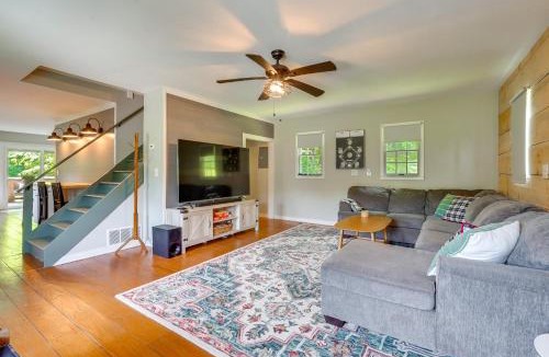 Southbury House | Barn House w/Private Pond & Dock in Southbury!