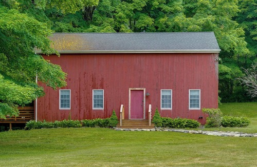 Southbury House | Barn House w/Private Pond & Dock in Southbury!