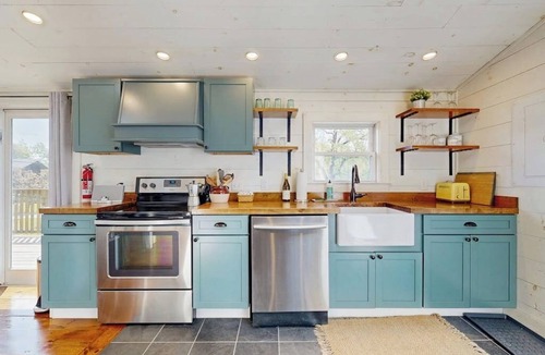 Boothbay Harbor Cabin | Bay Cabin- Beautifully updated cabin near town & Barrett