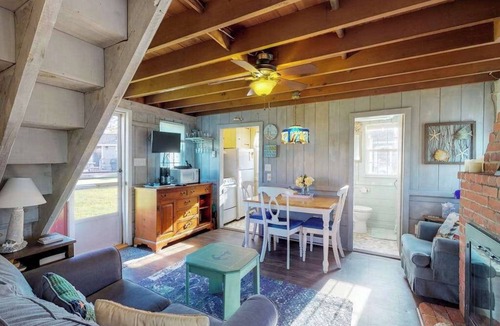 Barnstable House | Bay view cottage w/deck, gas grill & great view - steps to private beach