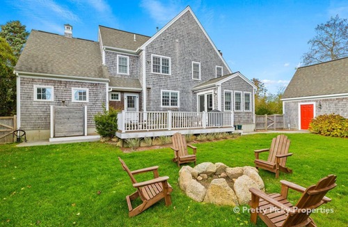 Barnstable House | Bay View Retreat, a classic coastal getaway, walk to beach & village: 028-Ba