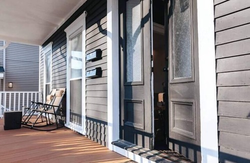 Off Broadway Apartment | Bay View