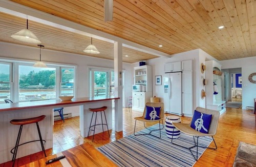 Boothbay Harbor Cabin | Bayfront Cottage on Mill Cove w/Private Dock & Furnished Deck - Walk Downtown